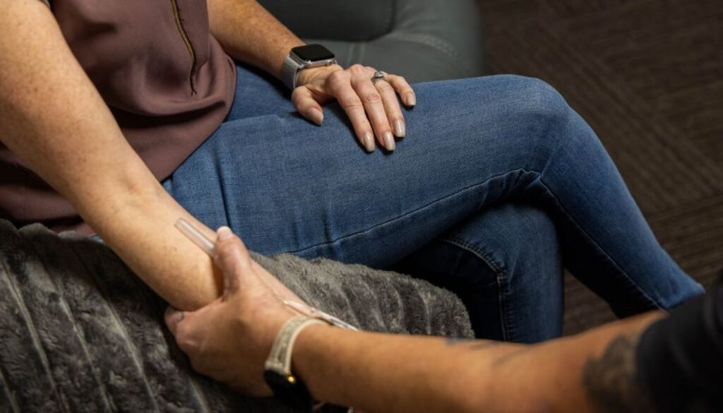 relevate-ketafusion-what-to-expect-ketamine-therapy-clinic-824x471