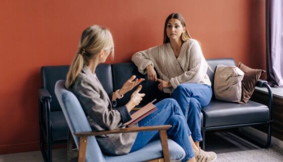 relevate-ketafusion-ketamine-mental-wellness-plan-two-women-talking-therapy-824x471