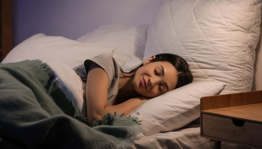 relevate-ketafusion-sleep-and-emotional-health-woman-sleeping-in-cozy-bed-warm-light-824x471